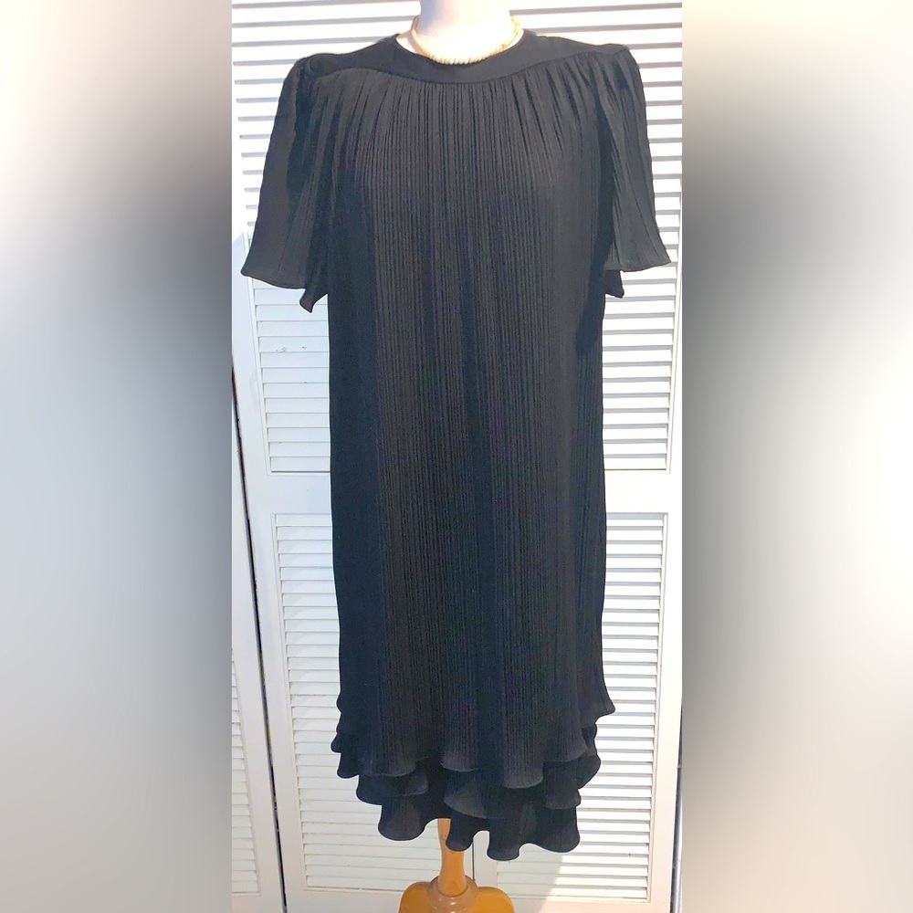 Statements vintage short sleeve midi tiered dress in black